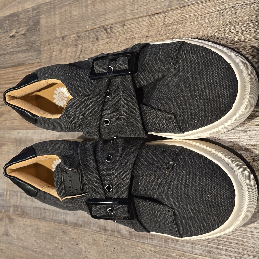 Yellow Box Women’s Hummble Platform Slip on GREY Walking Sneaker in size 9